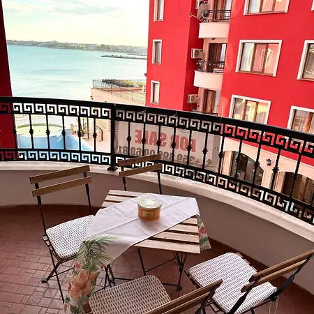 Beachfront In Aureliya 公寓 *