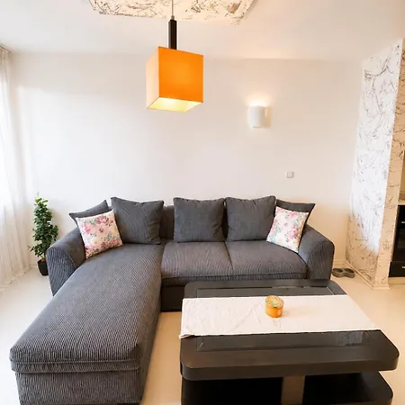 Beachfront In Aureliya 公寓