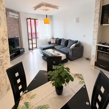 Beachfront In Aureliya 内塞伯尔