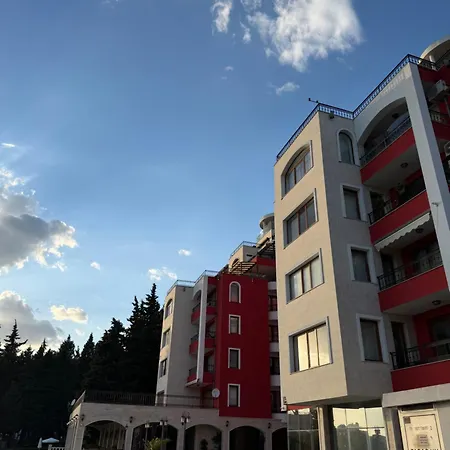 Beachfront In Aureliya 公寓 *